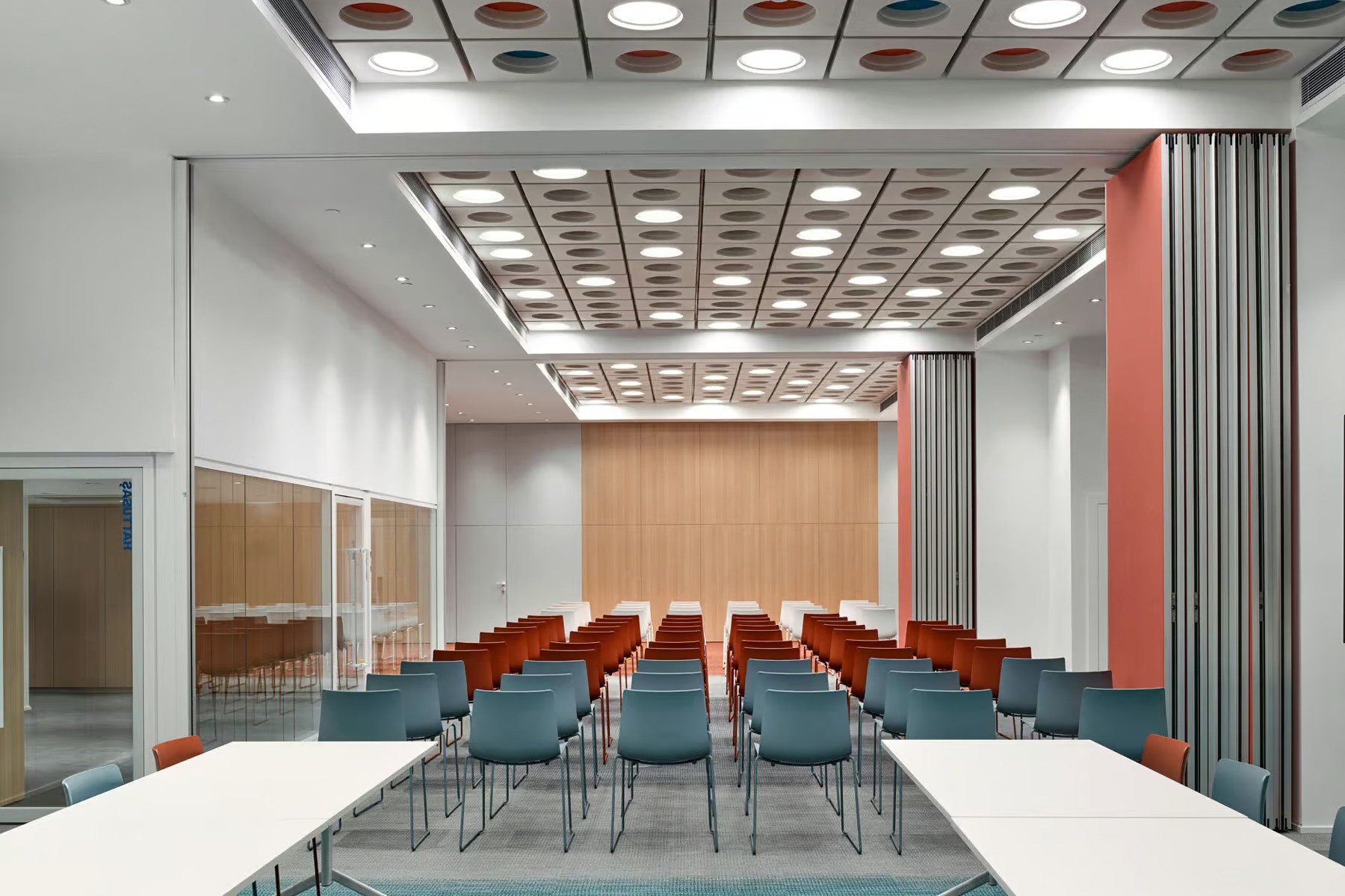 Tuana Lay-In acoustic ceiling panels integrated into a suspended ceiling system in a collaborative training and presentation space.