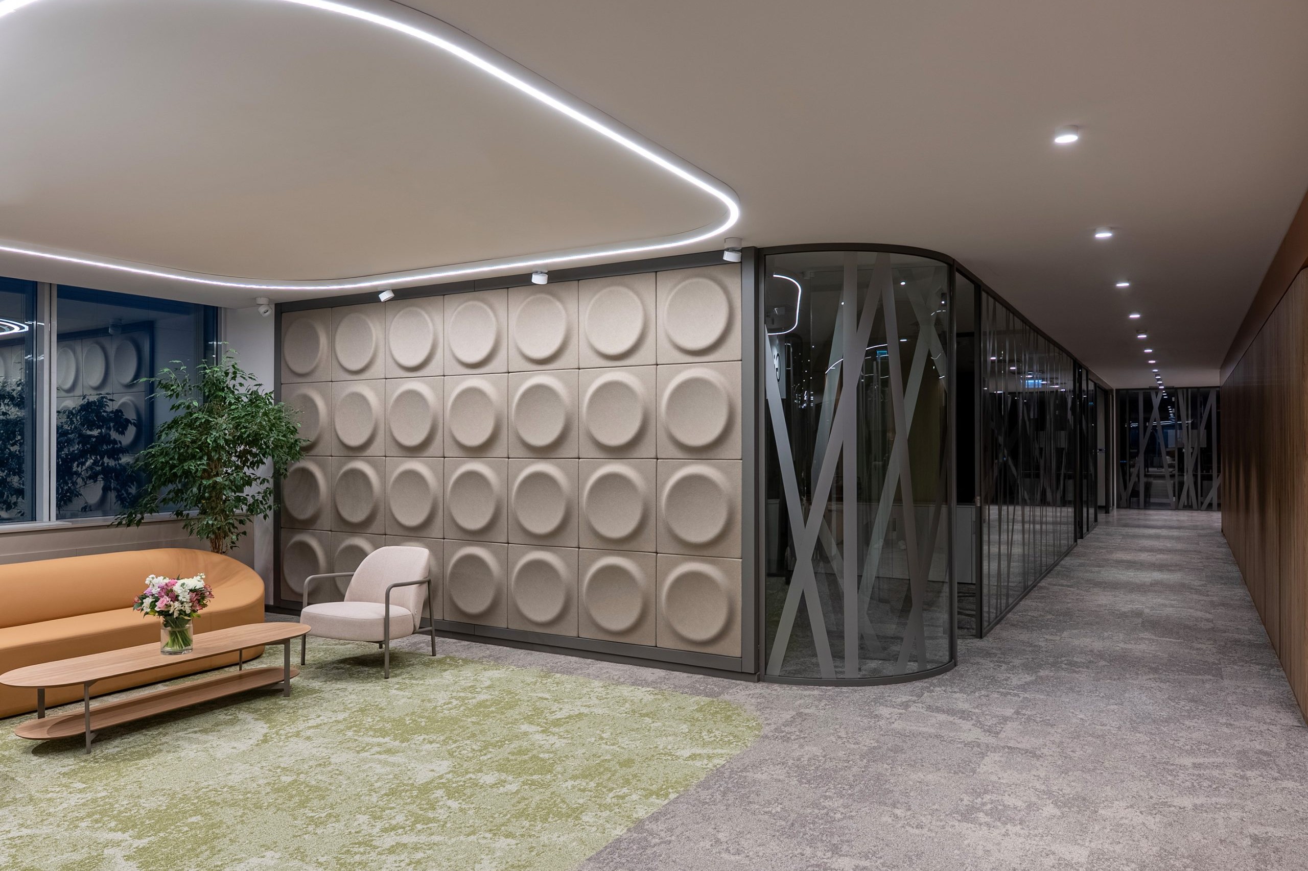 Área de espera de Givaudan que incluye: Octopus paneles acústicos de pared
