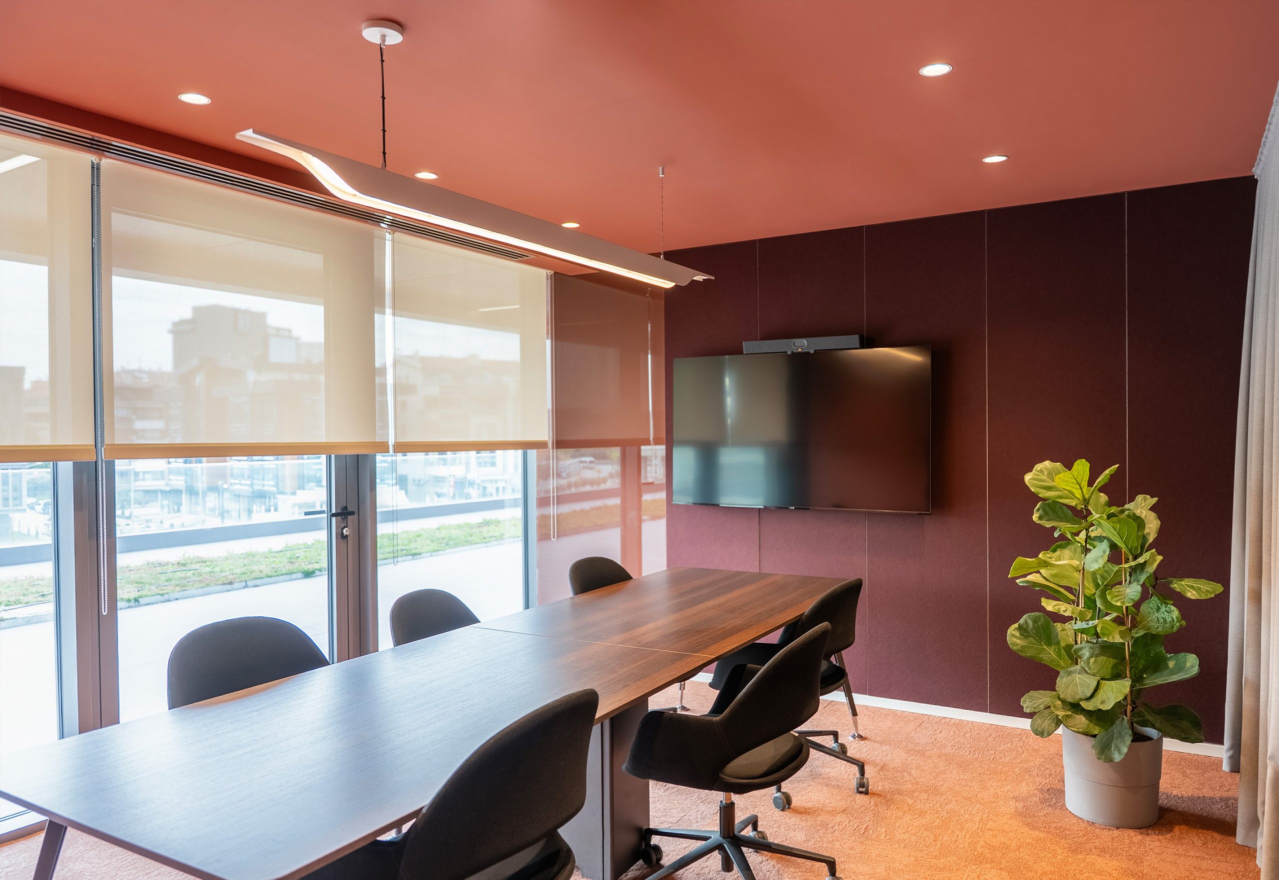 Tiles Stripe acoustic wall panels in a modern office meeting room