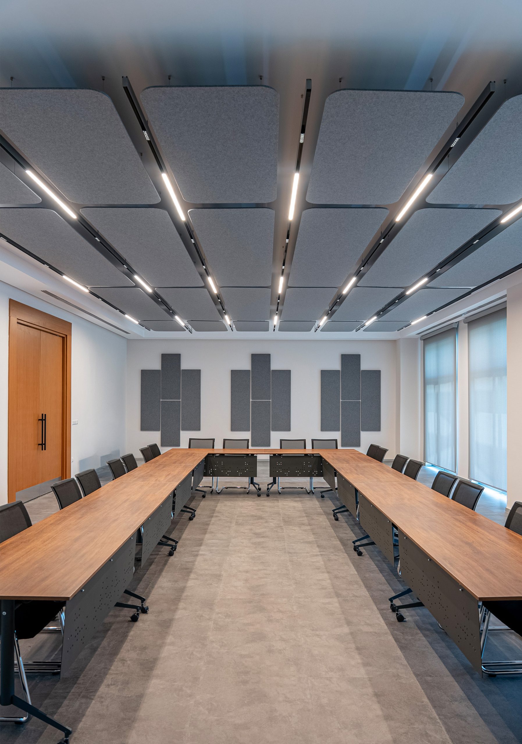 Fold wall panels and Flat Cloud ceiling panels in a Nobel meeting room