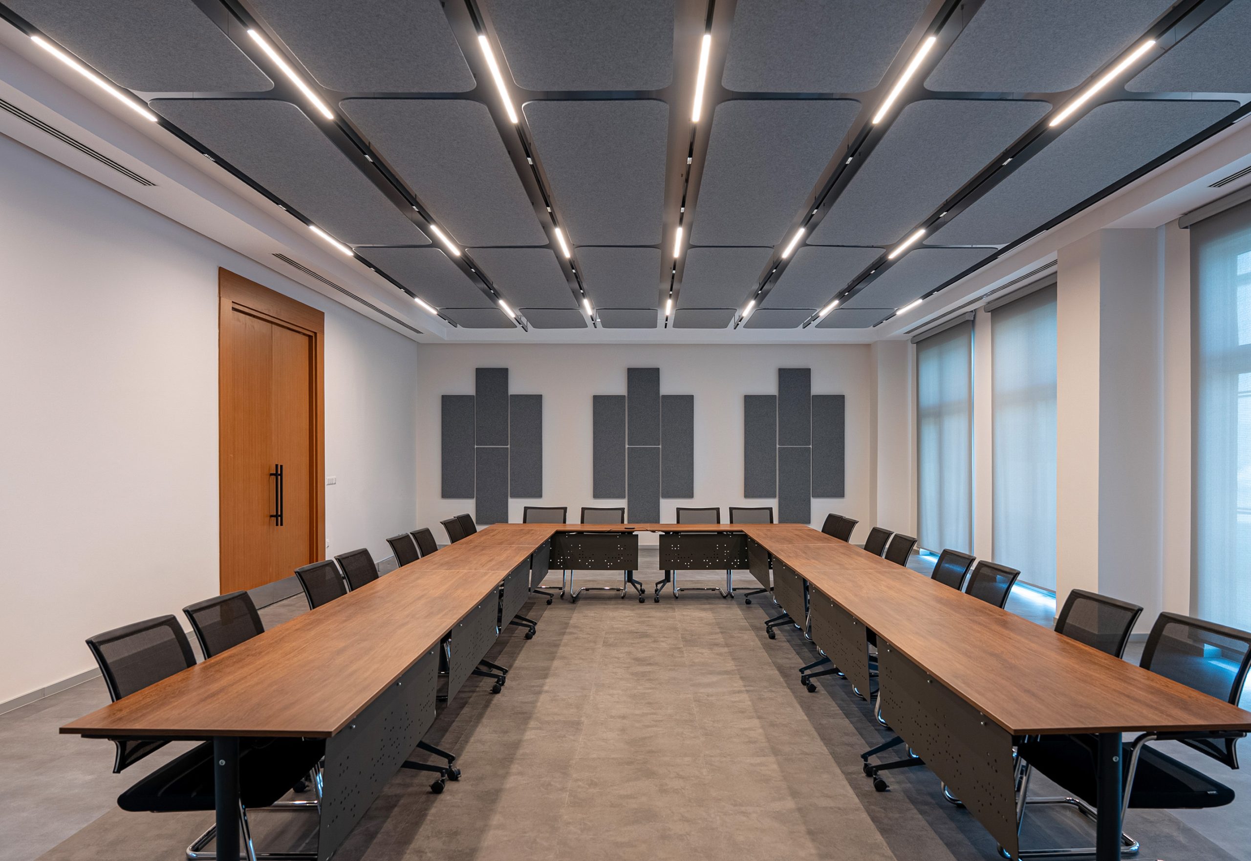 Fold wall panels and Flat Cloud ceiling panels in a Nobel meeting room