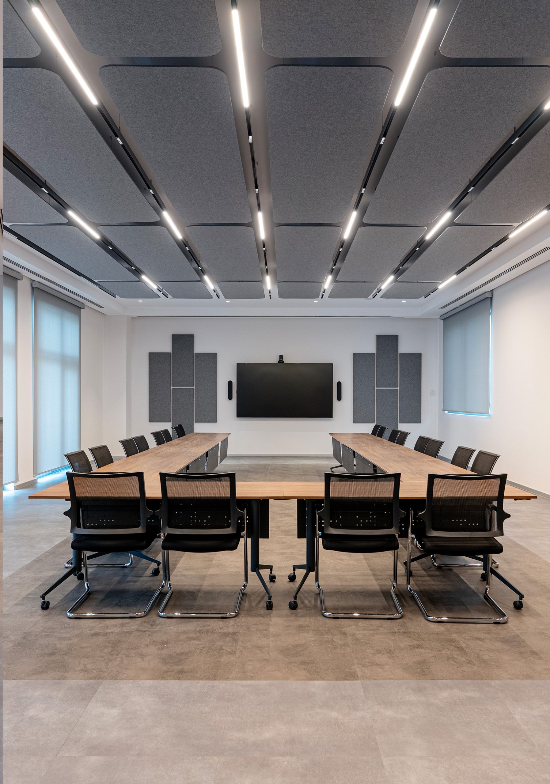 Fold wall panels and Flat Cloud ceiling panels in a Nobel meeting room